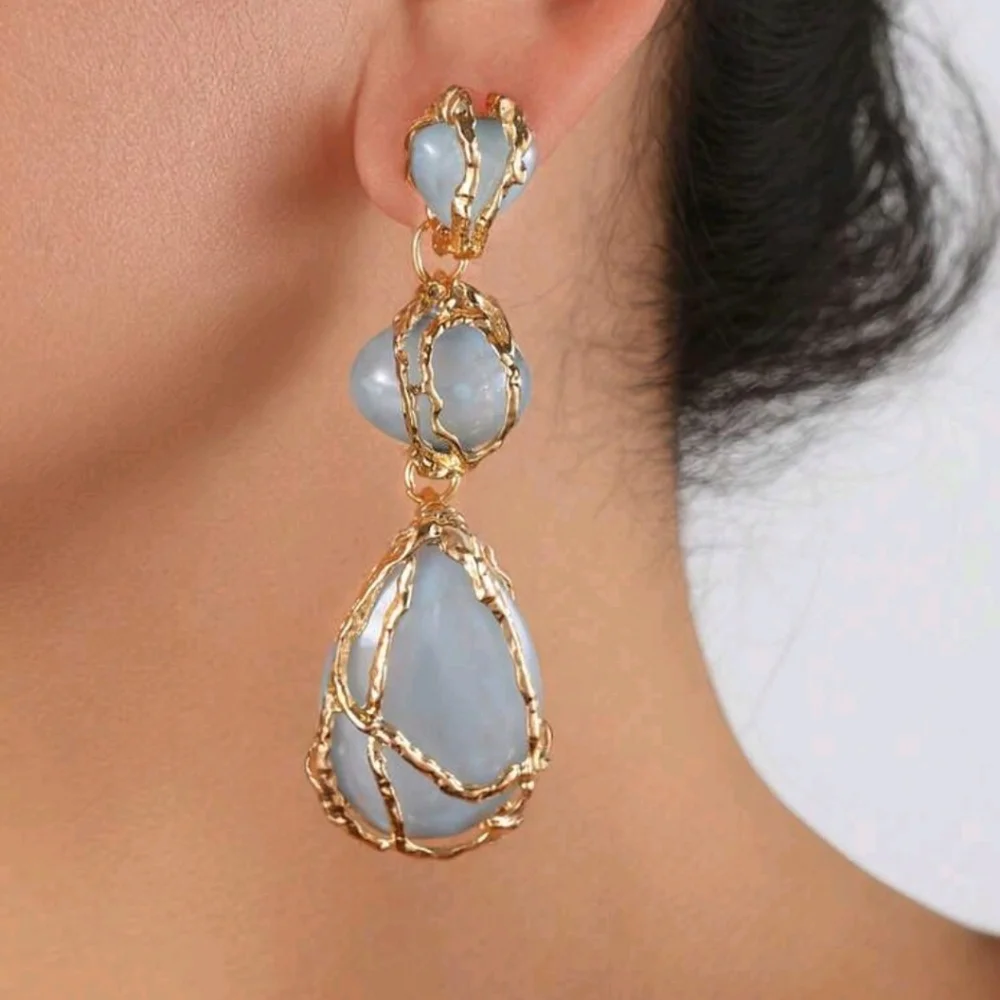 BRAND NEW ** Elegant Gold and Blue Opal Lace Drop Earrings
